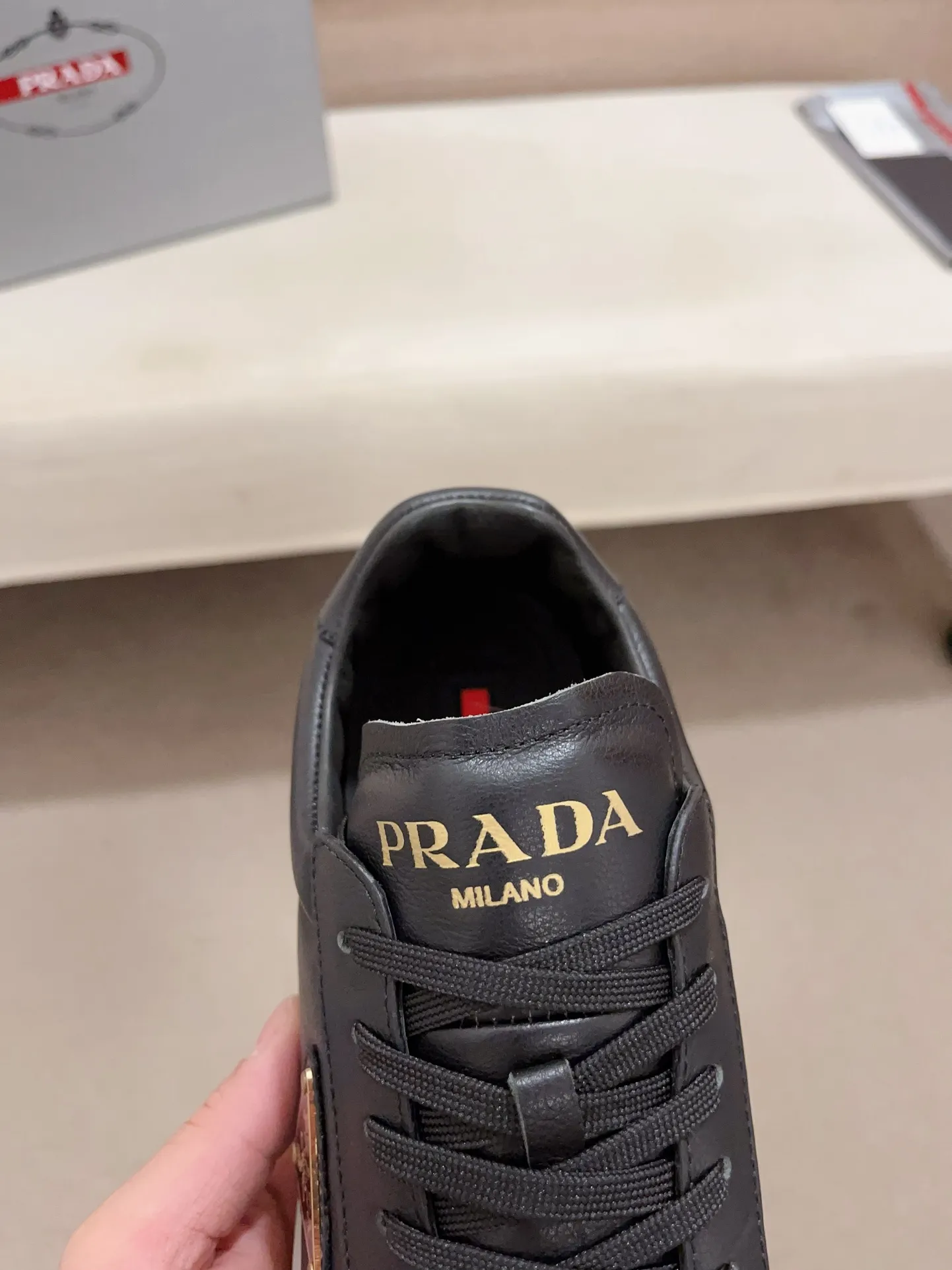 Men's Men's Shoes 💰 500💰 ✔️✔️✔️Higher version High-quality new PRADA (Prada) counters are launched simultaneously. The new men's shoes and 😘fabrics are made of high-tech glue-making technology. Lining: Full cowhide lining. 👍🏿 High-end ☄️ air-cushion molded anti-slip rubber outsole, exquisite lines, simple and elegant, comfortable and high-end for leisure travel. Code number: 38 to 44 (45 can be customized and cannot be returned or exchanged)